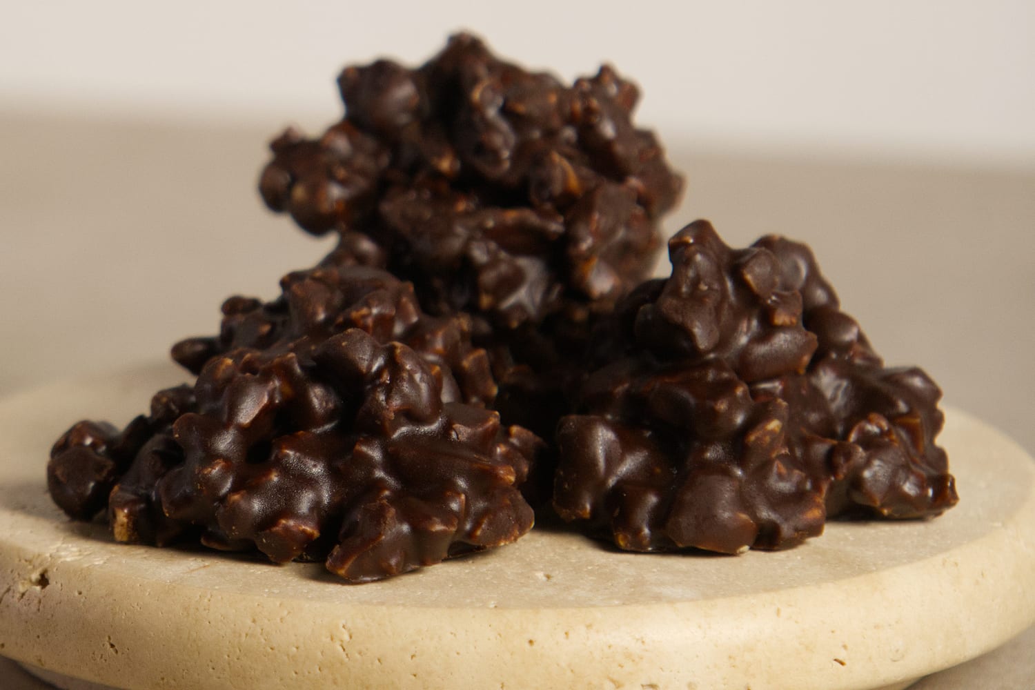 Roca Negra con Granillo de Almendra